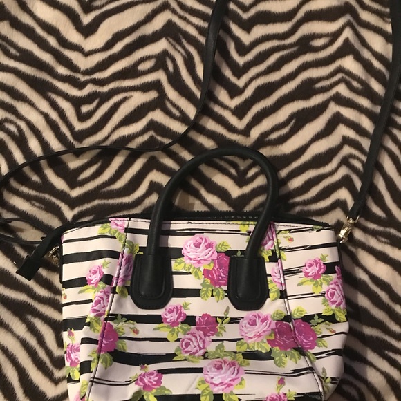 Betsey Johnson Handbag Great Condition - Picture 3 of 6